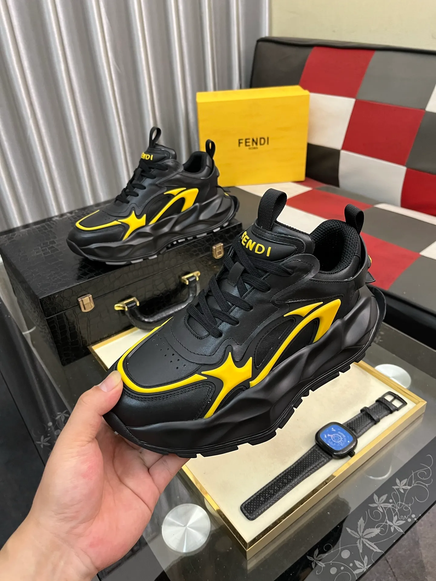 Men's Men's Shoes💰580⌚️⌚️[fendi] Fendi's classic and comfortable men's, this complex sneaker is made of soft calfskin➕genuine leather lining➕original ultra-light rubber material with rough outsole. This unique light style is suitable for the casual and refined sensibility of this season. It is comfortable and natural on the feet. It is an everyday style for casual travel in autumn and winter! 38-446️⃣colors available
